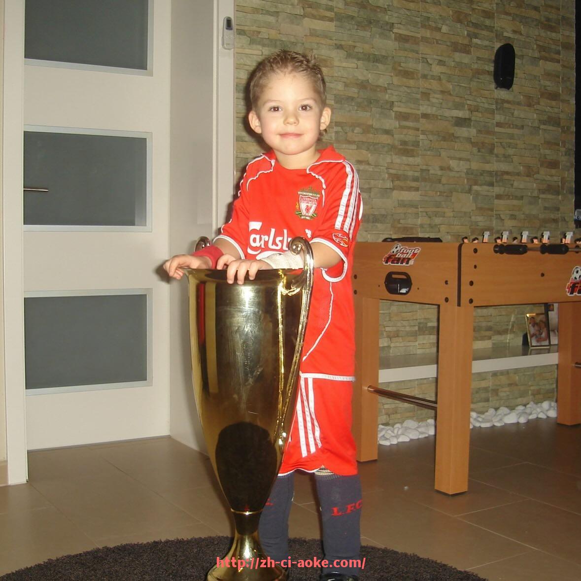 澳客足彩-博尔顿足球队在英超的历史战绩与球队变迁分析